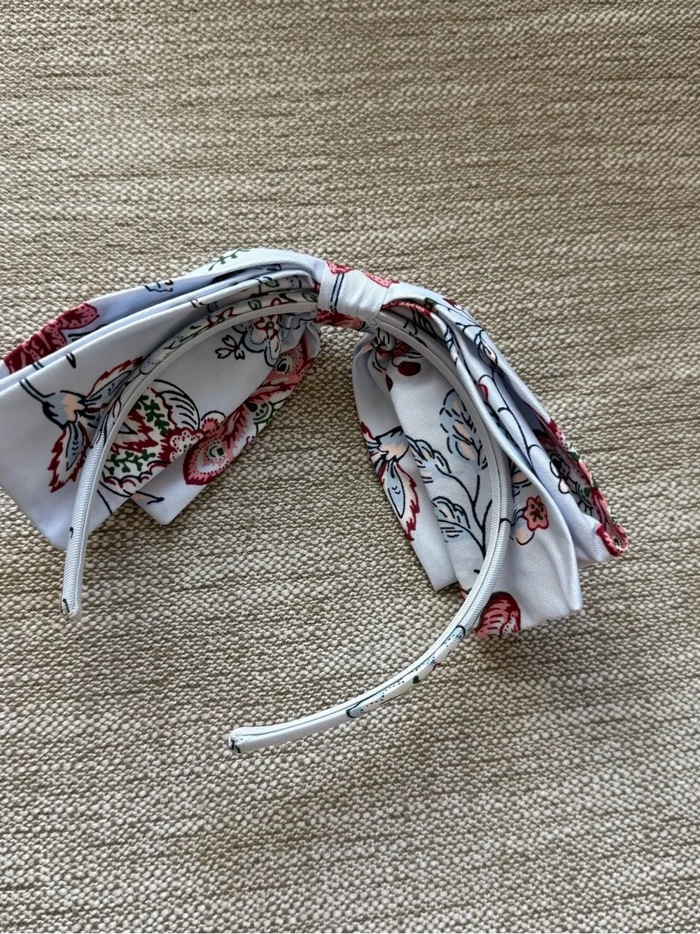 Janie and Jack White Floral Bow Headband with Red and Green Accents